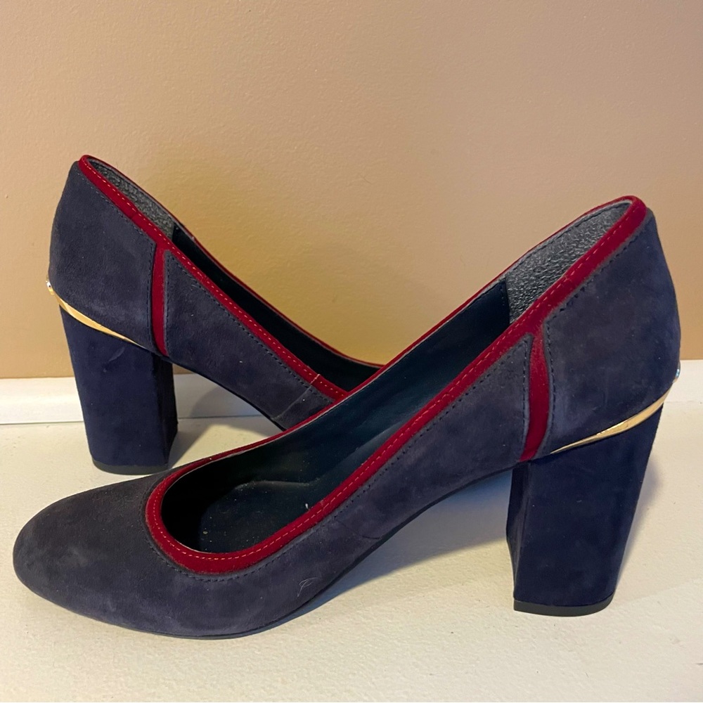 Tommy Hilfiger burgundy / navy round toe block heel suede pumps 8